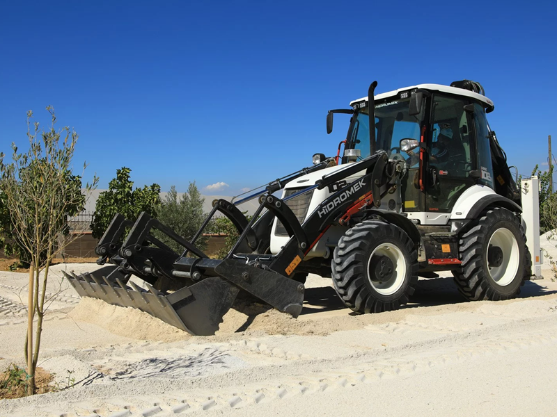 1. Экскаватор погрузчик Hydromek 102b